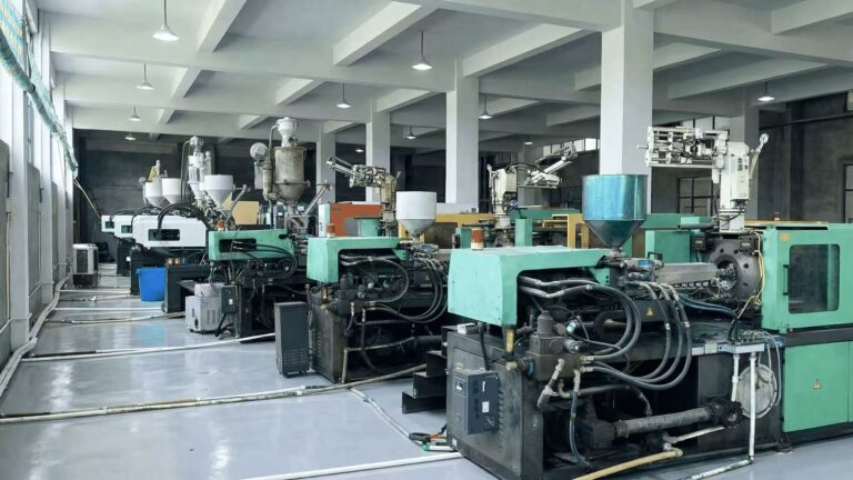 Home Plastic hanger manufacturing facility and injection molding machinery