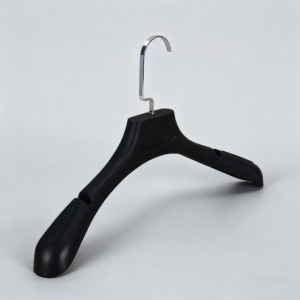 S2017 black rubberized garment hanger with metal hook
