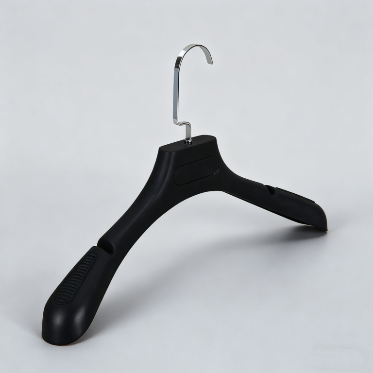 S2017 black rubberized garment hanger with metal hook
