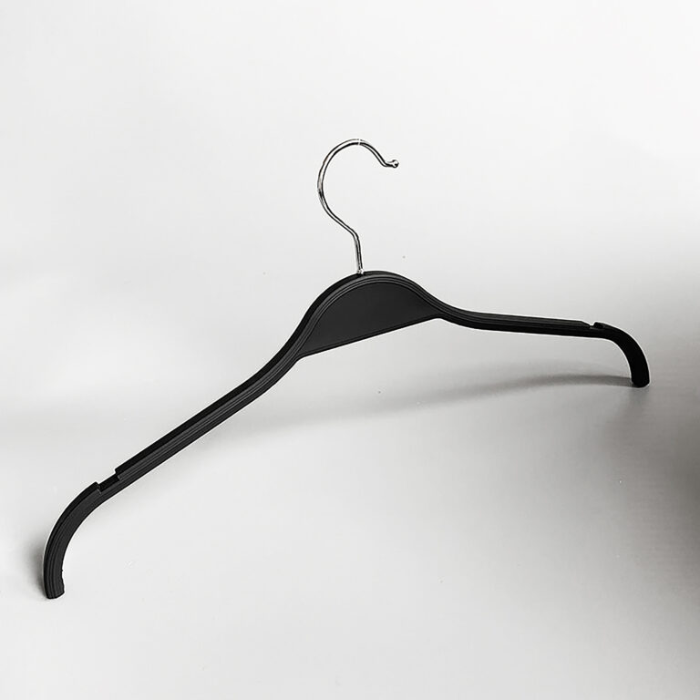 S318 black rubber coated notched garment hanger